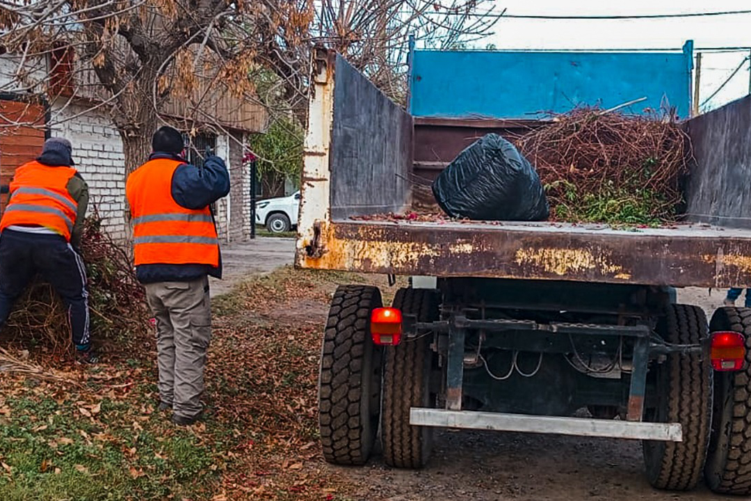 Trabajos de limpieza y mantenimiento en distintos barrios