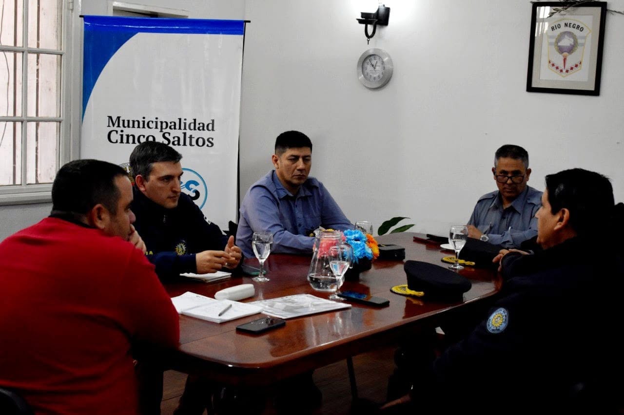 REUNIÓN CON JEFES POLICIALES