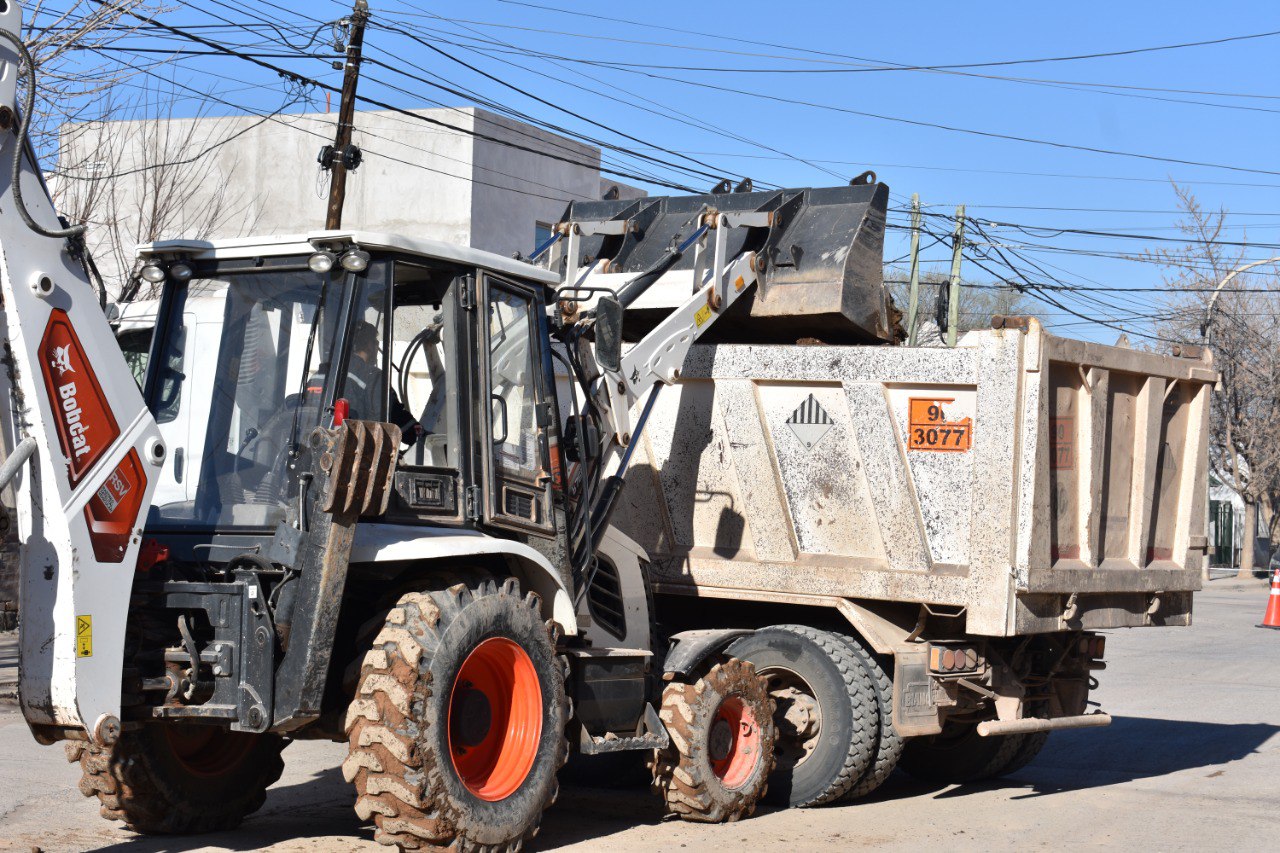 Avance en la reparación de Av. Argentina