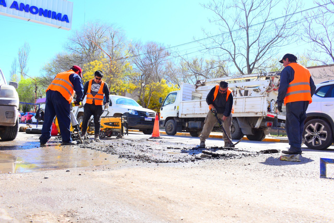 Reparación de calles en Av. Roca y Saavedra
