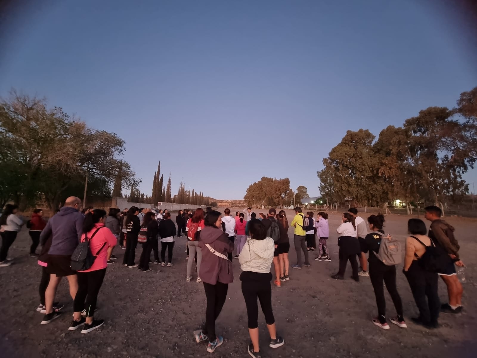 🌸 Caminata Nocturna Rosa