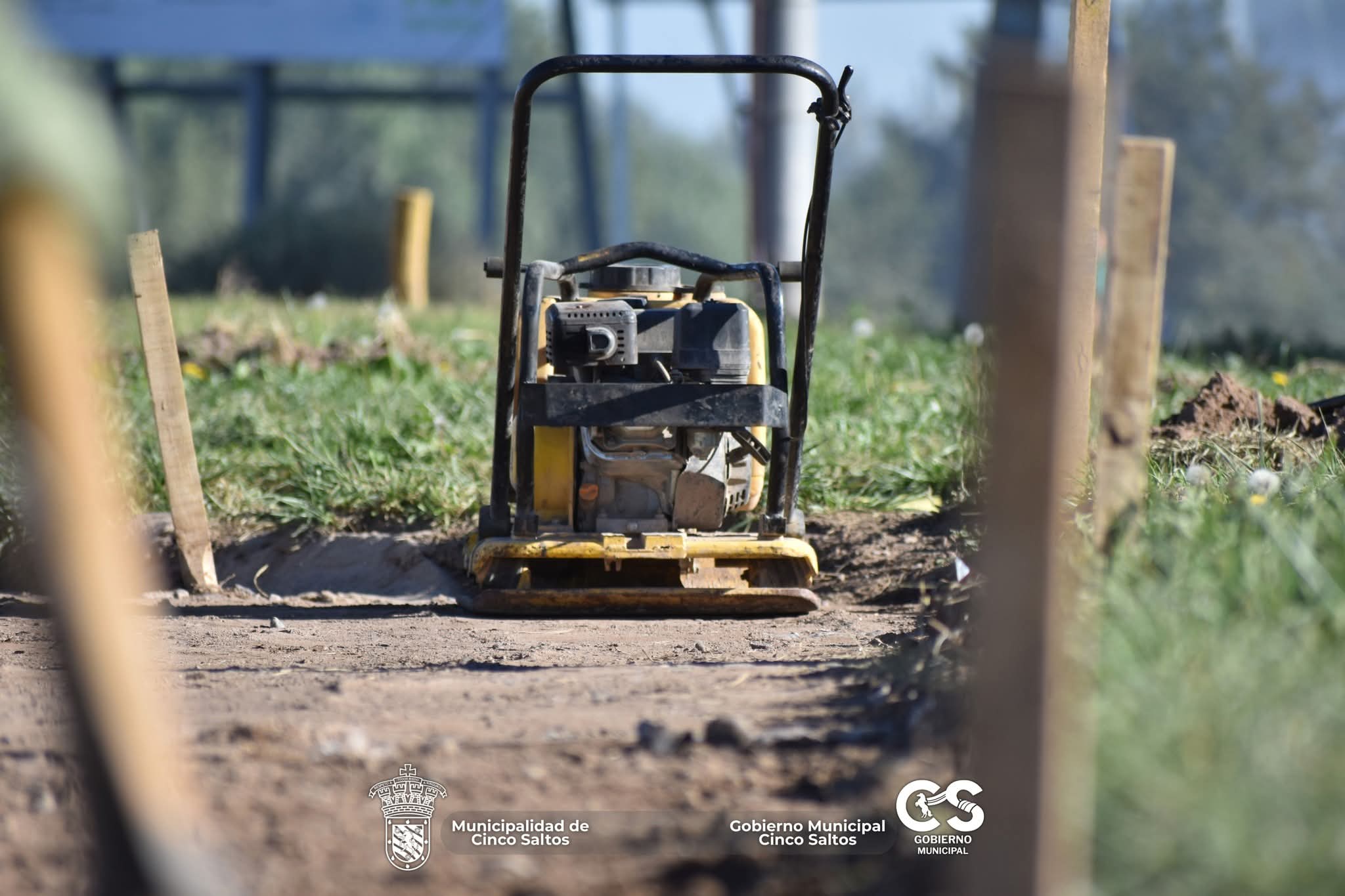 🌿 Continúan los trabajos en el paseo costero del canal 🚧