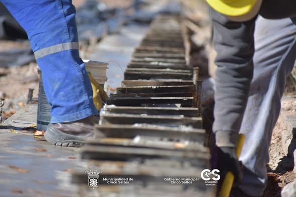 Avanza la obra de pavimento flexible en calle Fernández Oro