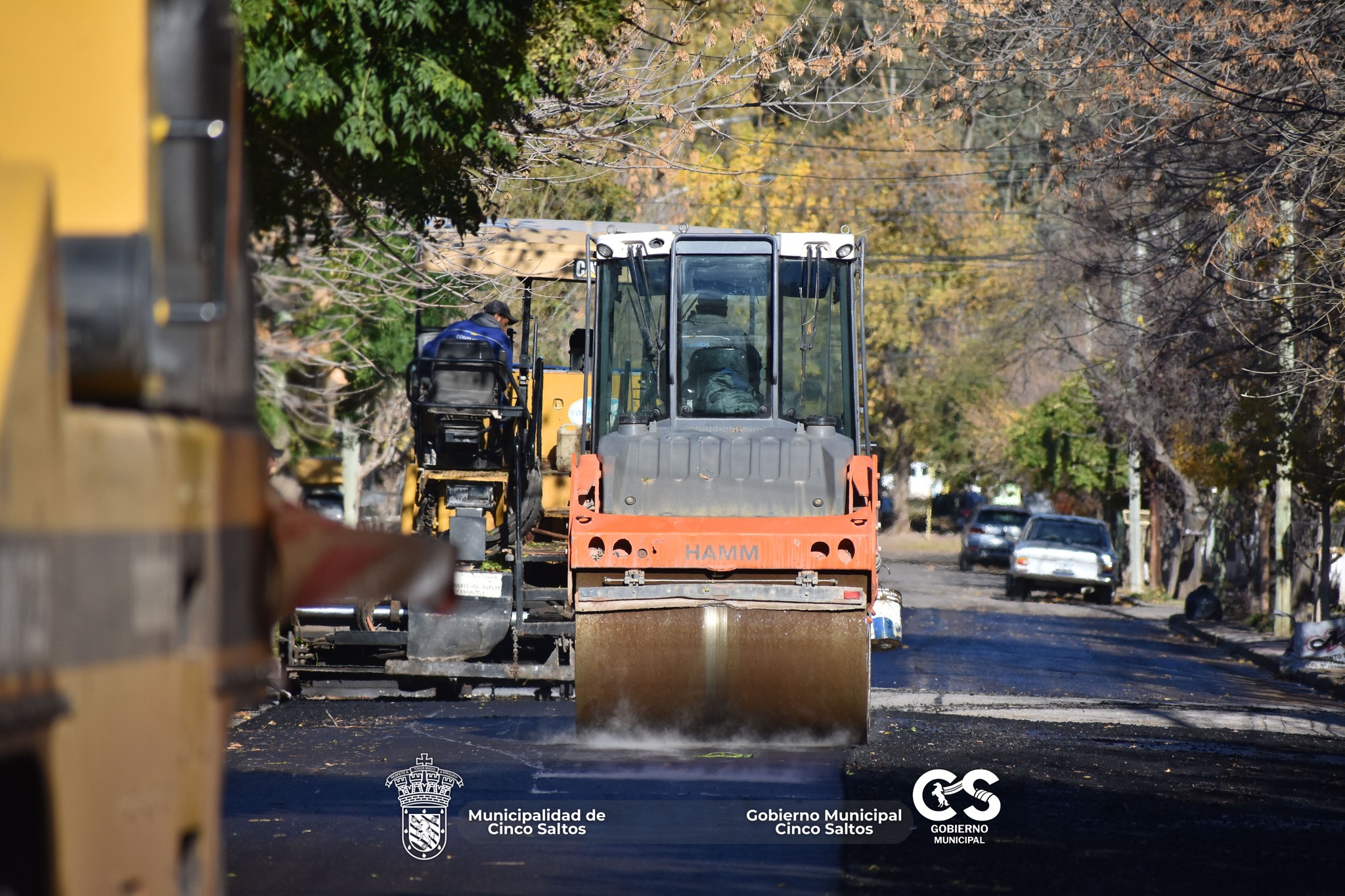 Trabajos de reasfaltado y recuperación vial sobre calle Laprida