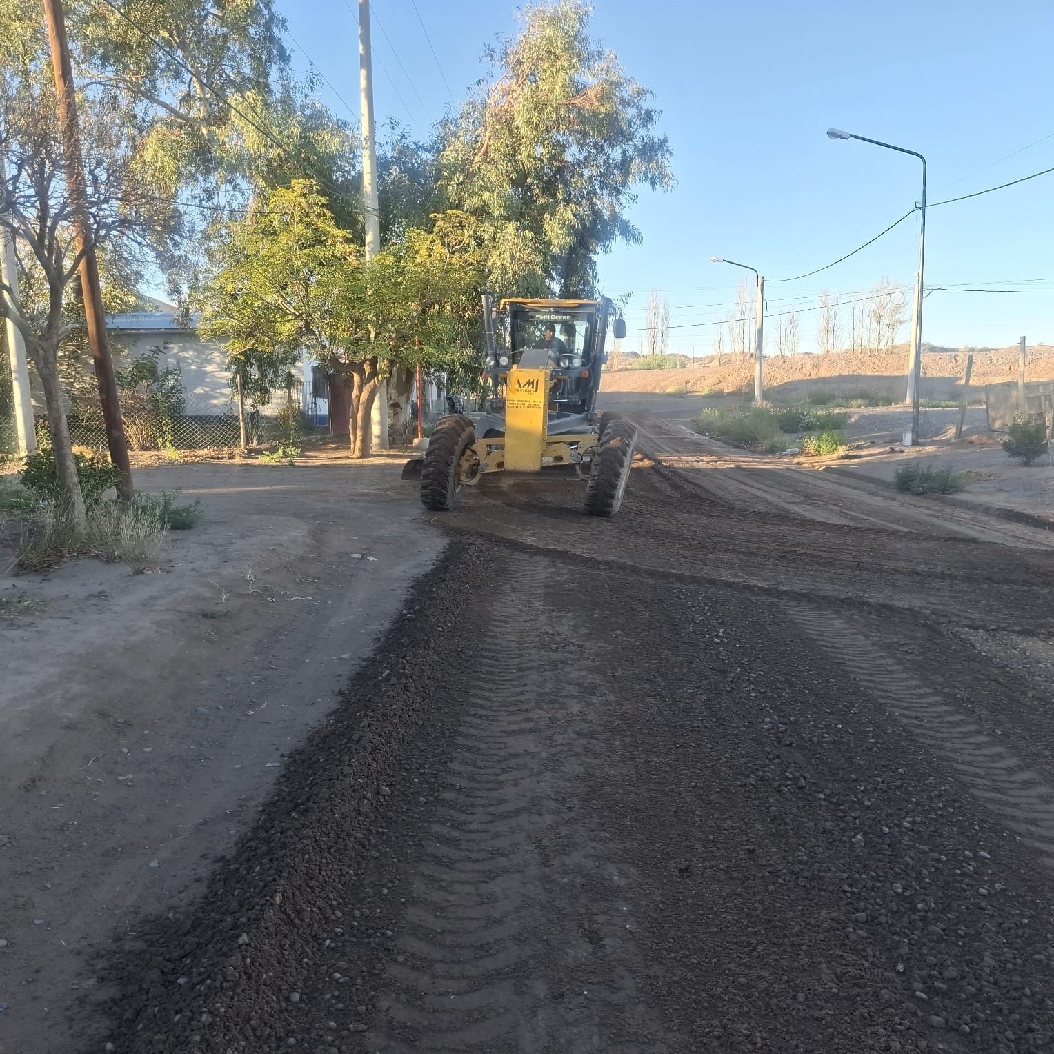Trabajos de mantenimiento y mejora vial en las calles Irigoyen y Julián Romero