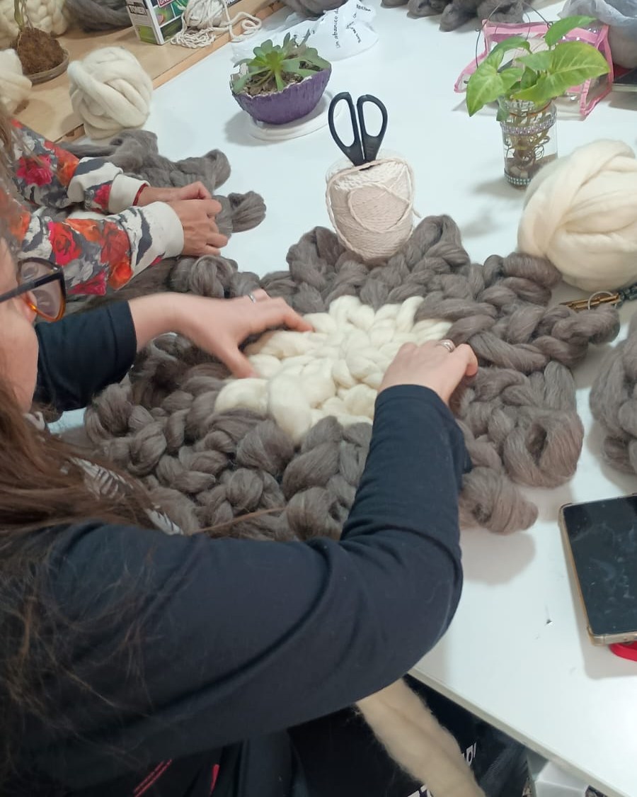 Finalización del seminario intensivo de elaboración de almohadones en lana merino XXL