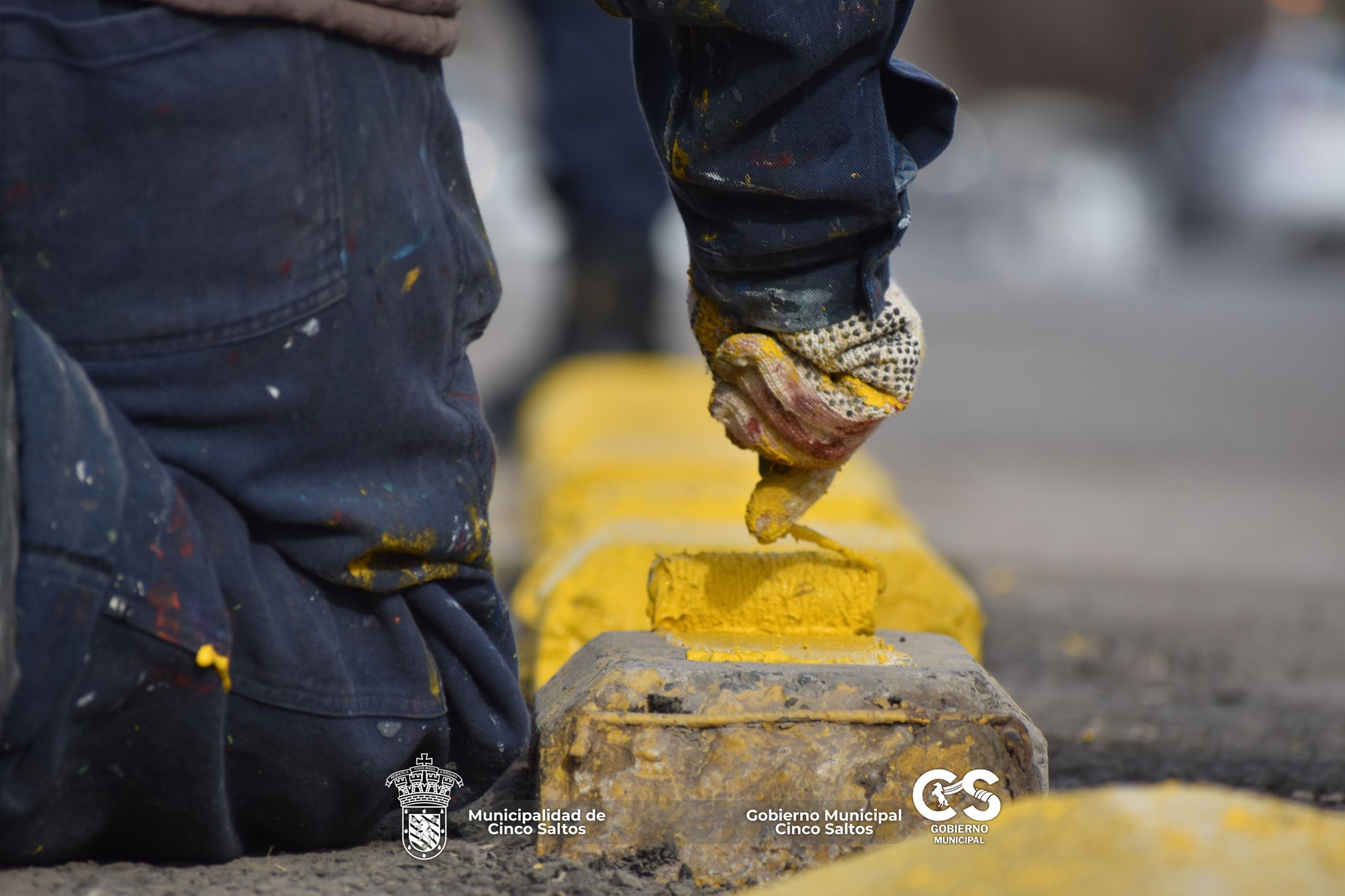 Trabajos de pintura y puesta en valor en la rotonda de Diagonal Lavalle