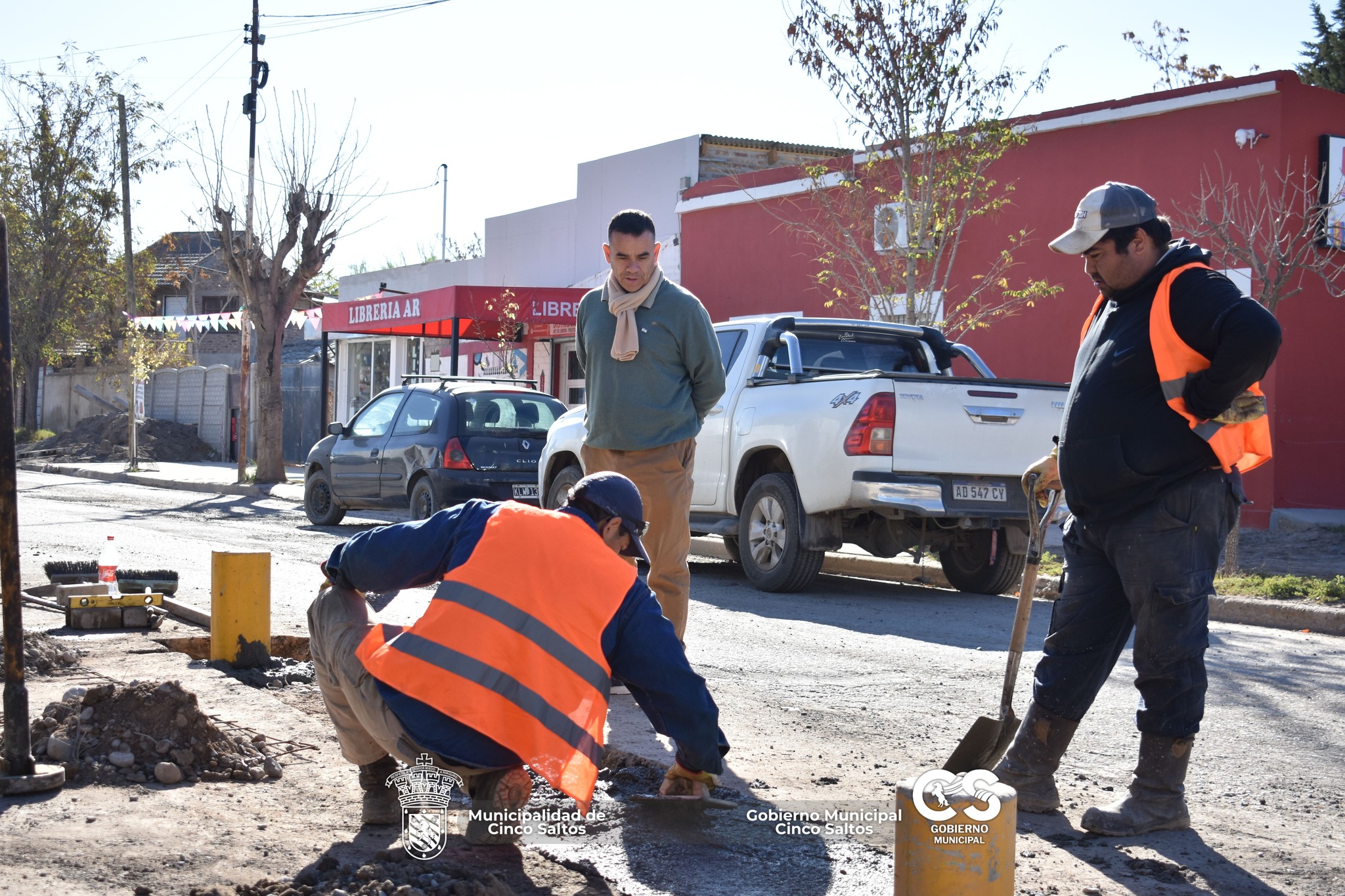Trabajos de hormigonado y separación de carriles sobre Diagonal Lavalle