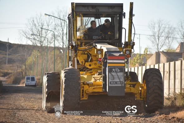 Trabajos de nivelación y acondicionamiento vial sobre la calle pública N 34