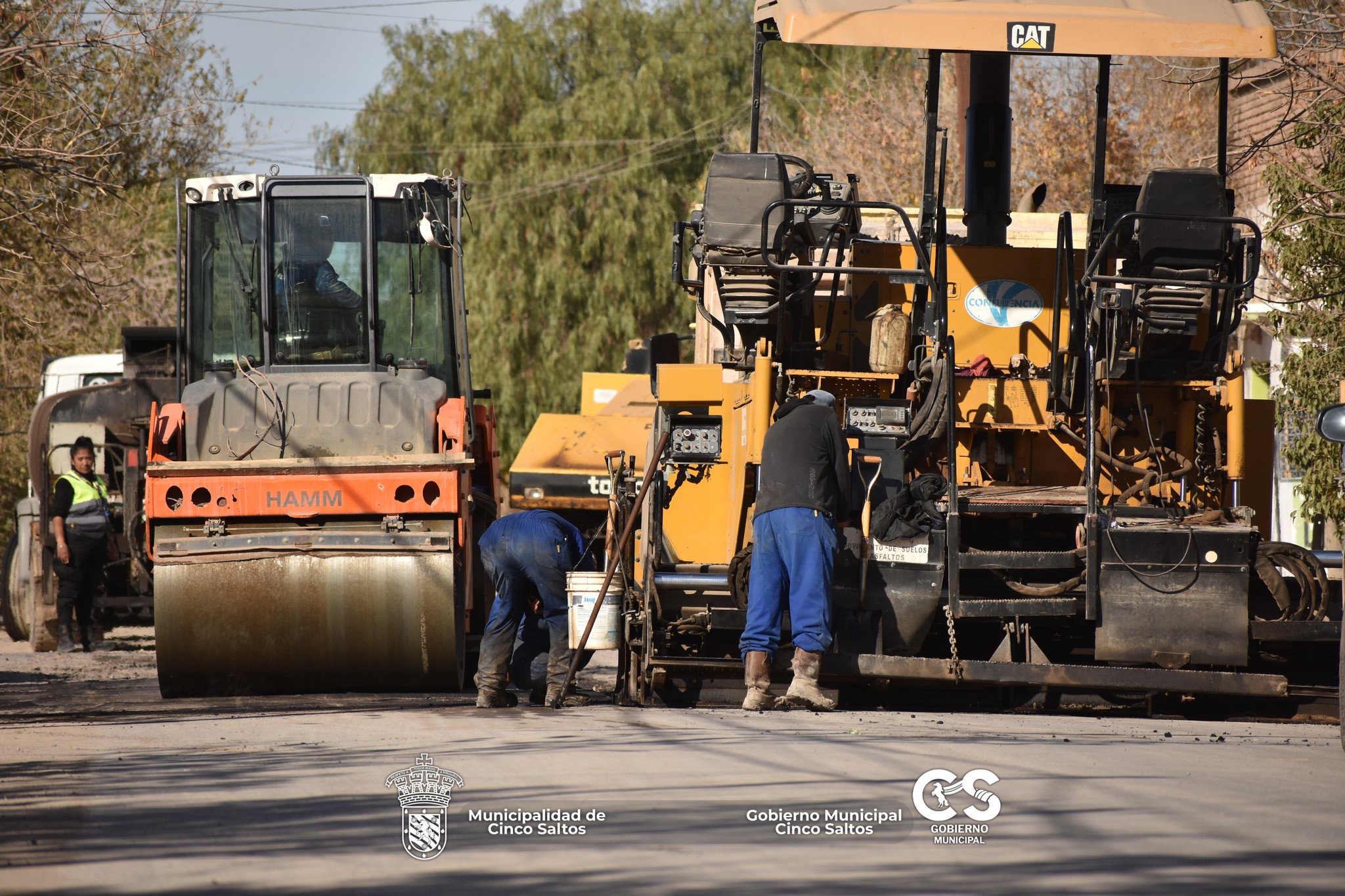 Finalizaron los trabajos de reasfaltado integral sobre la calle Fernández Oro