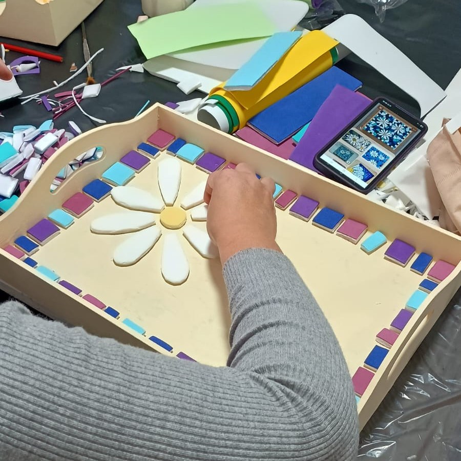 Gran jornada de creatividad en el seminario de mosaiquismo artístico