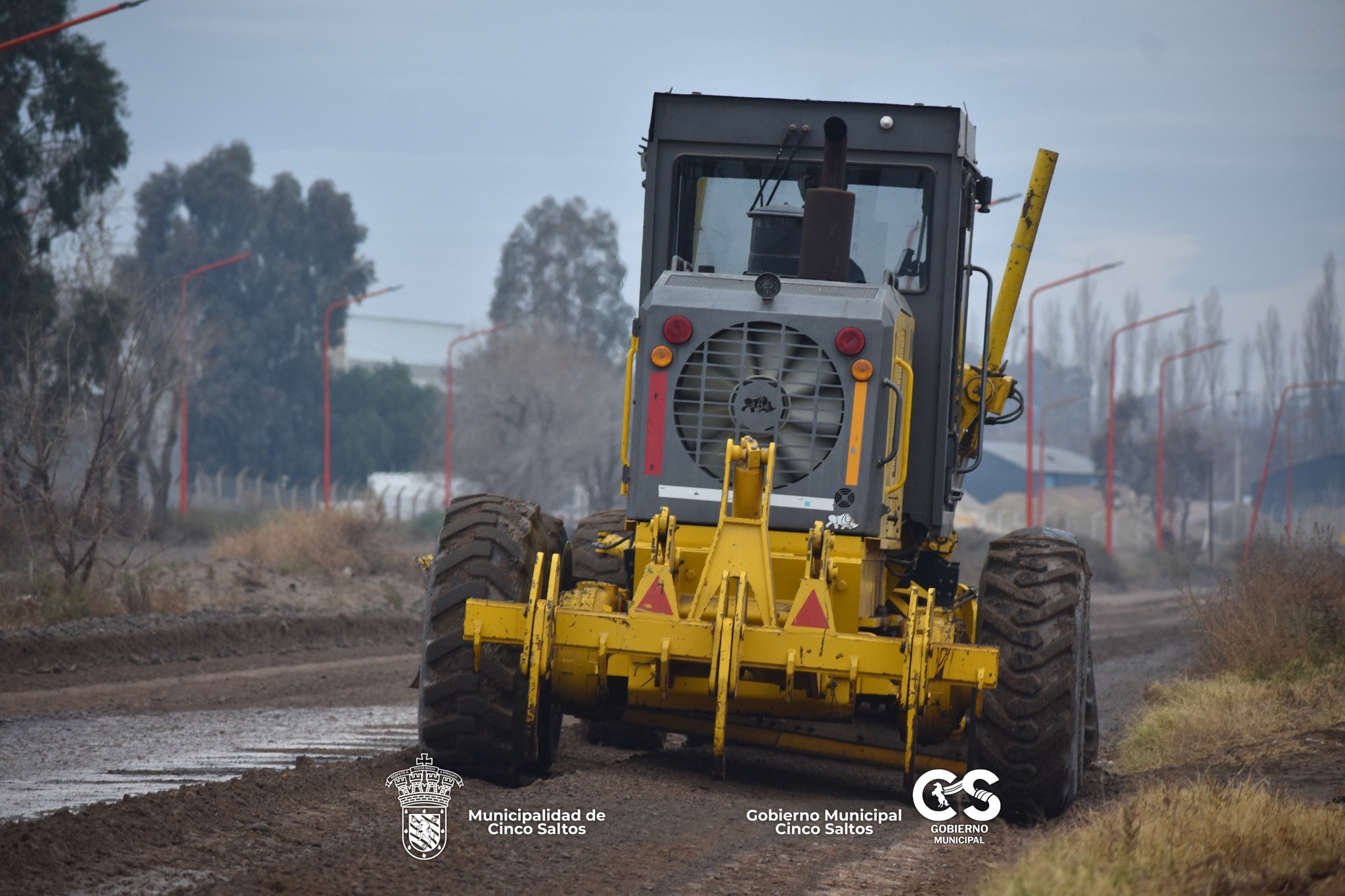 Tareas de mantenimiento y acondicionamiento vial en la zona de tránsito pesado