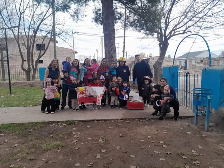 El CDI Walt Disney realizó una colecta solidaria en reconocimiento a los Bomberos Voluntarios